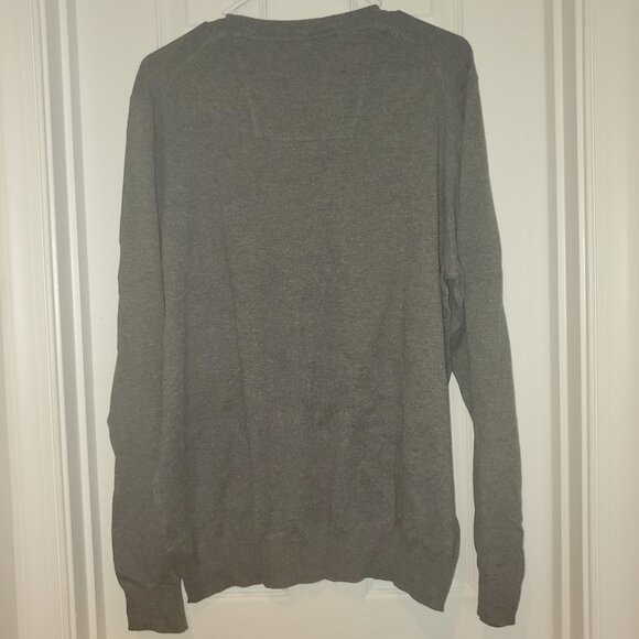 NWT Izod Men's V Neck Sweater - Size L - Picture 3 of 3